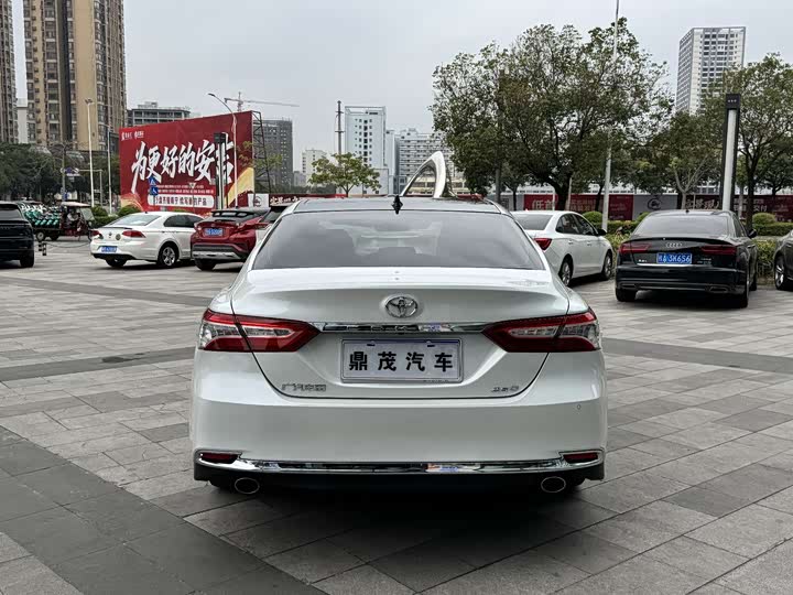 Фото 3 - Toyota Camry