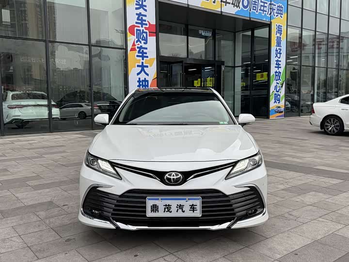 Фото 5 - Toyota Camry
