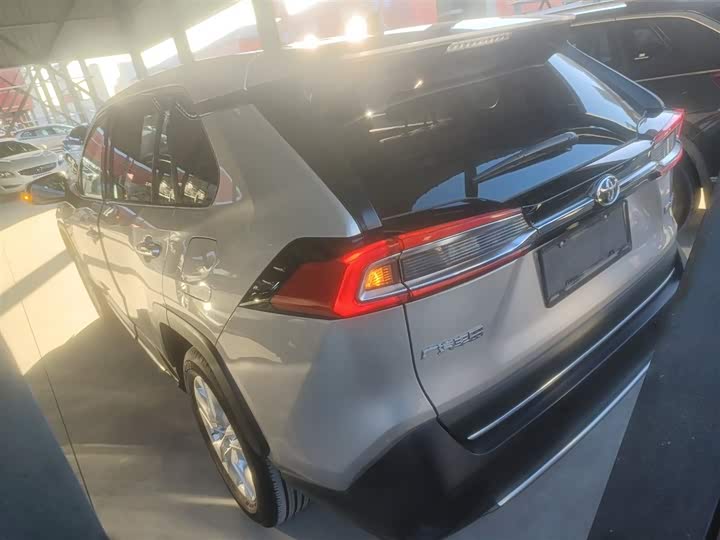 Фото 5 - Toyota Wildlander