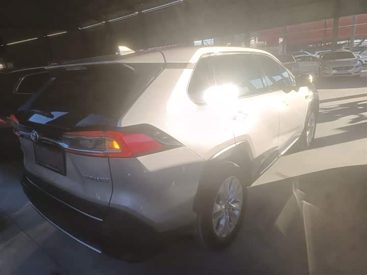 Фото 7 - Toyota Wildlander