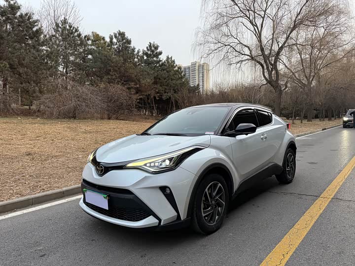 Фото 1 - Toyota C-HR