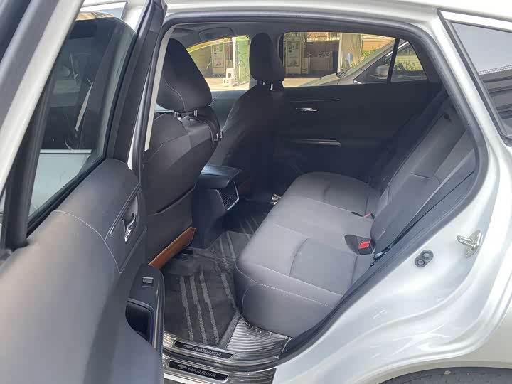 Фото 3 - Toyota Harrier