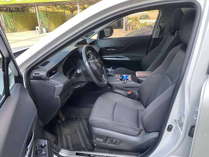 Фото 4 - Toyota Harrier