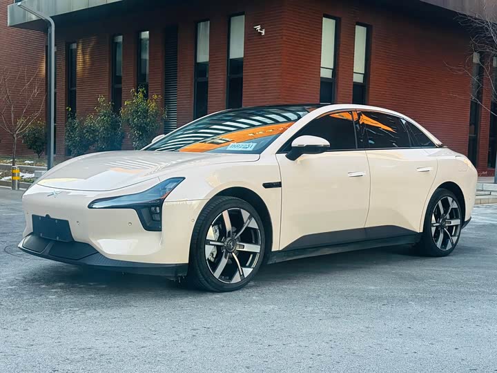 Фото 1 - XPeng Mona M03