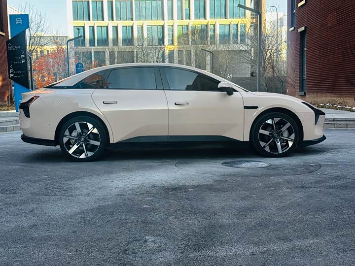 Фото 4 - XPeng Mona M03