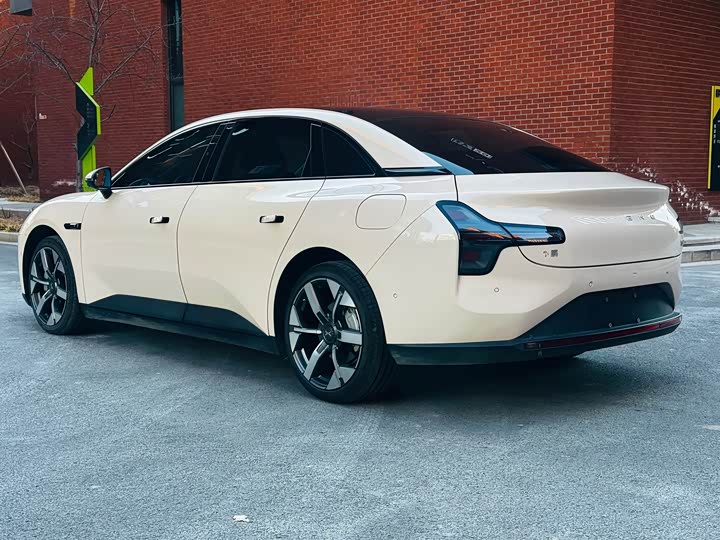 Фото 7 - XPeng Mona M03