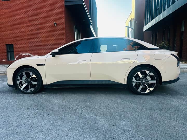 Фото 8 - XPeng Mona M03