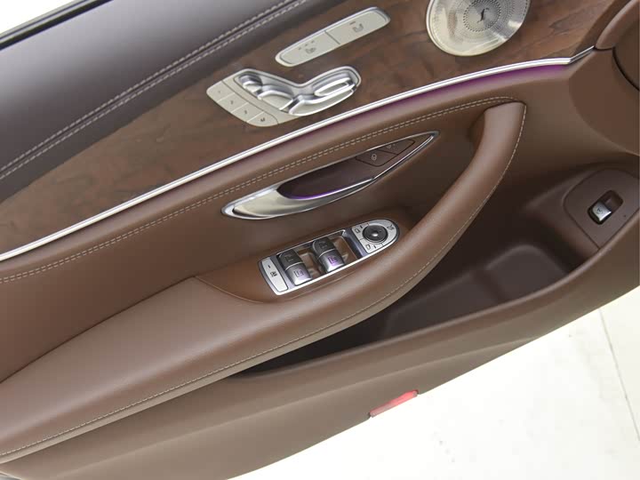 Фото 6 - Mercedes-Benz E-Class