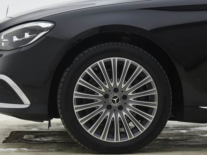 Фото 9 - Mercedes-Benz E-Class