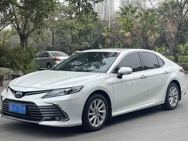 Фото 1 - Toyota Camry