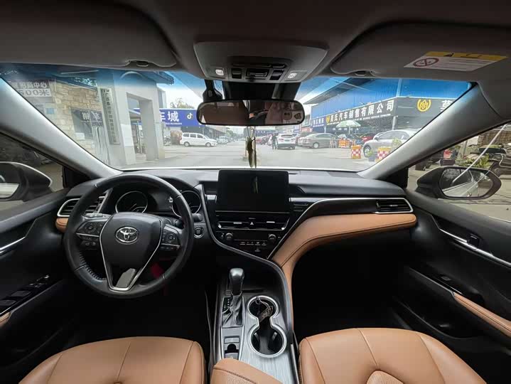 Фото 5 - Toyota Camry