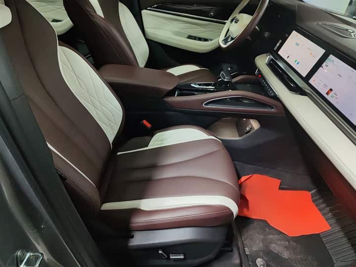 Фото 3 - Geely Monjaro