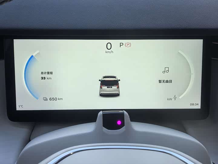 Фото 8 - Volvo EM90