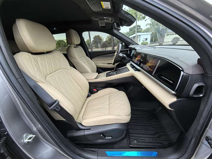 Фото 9 - Geely Monjaro