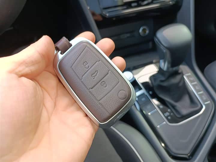 Фото 9 - Volkswagen Tiguan L Pro