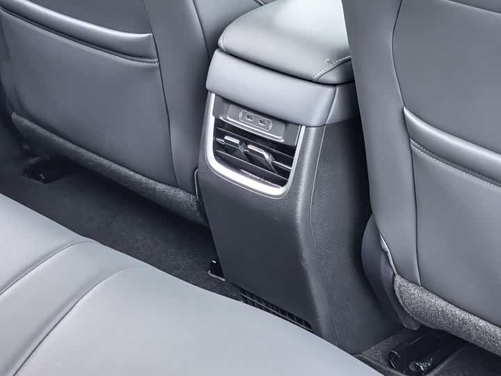 Фото 6 - XPeng Mona M03