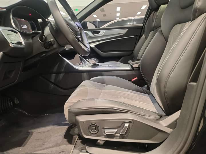 Фото 7 - Audi A6L