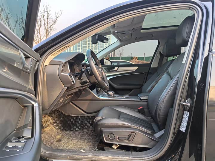 Фото 4 - Audi A6L