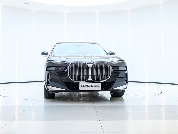 Фото 2 - BMW 7 Series