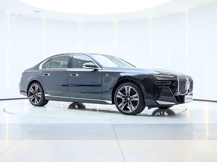 Фото 3 - BMW 7 Series