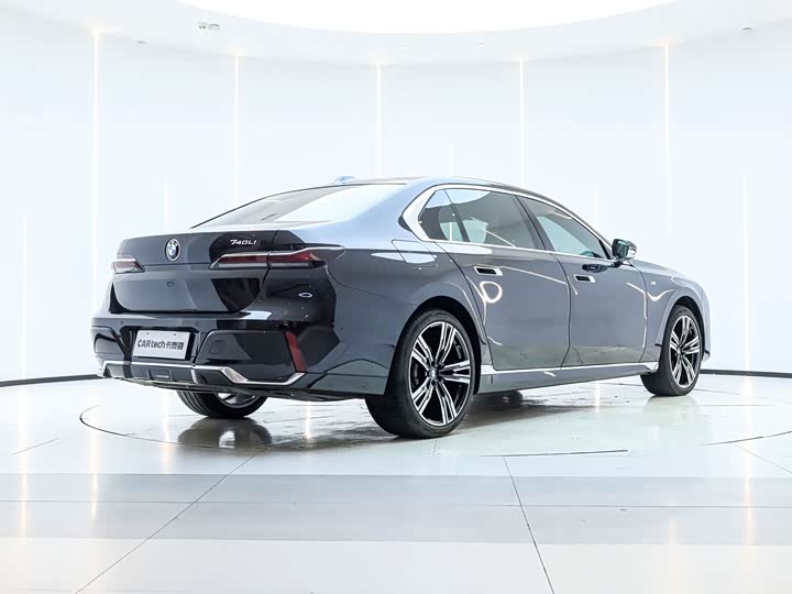 Фото 4 - BMW 7 Series