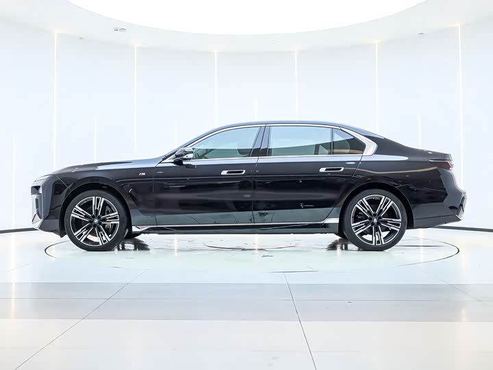 Фото 5 - BMW 7 Series