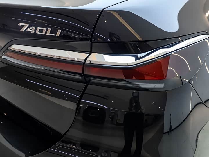 Фото 8 - BMW 7 Series