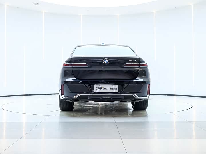 Фото 9 - BMW 7 Series