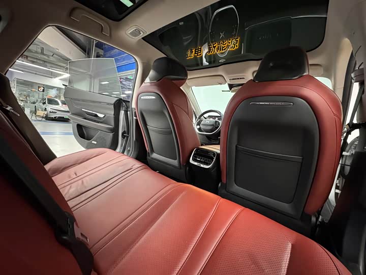 Фото 8 - XPeng P7