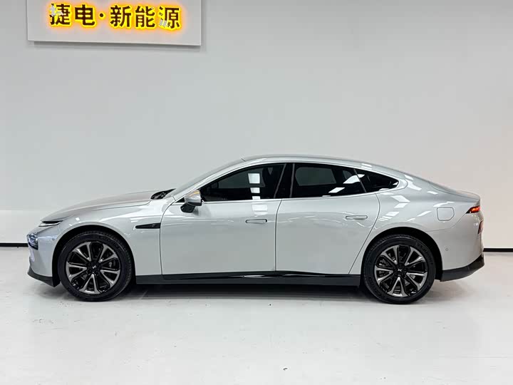 Фото 9 - XPeng P7