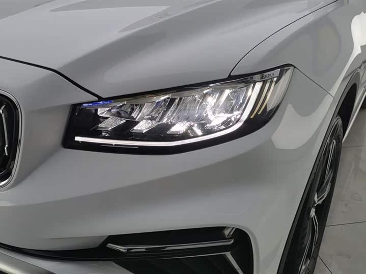 Фото 5 - Geely Atlas