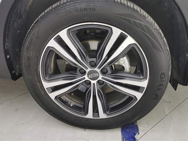 Фото 6 - Geely Atlas