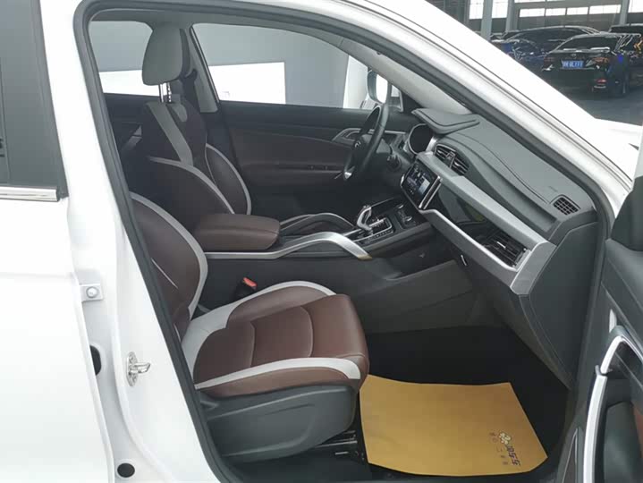 Фото 7 - Geely Atlas