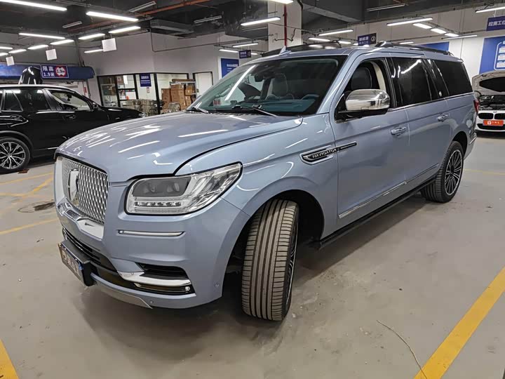 Фото 1 - Lincoln Navigator