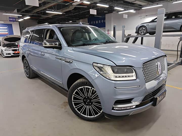 Фото 4 - Lincoln Navigator