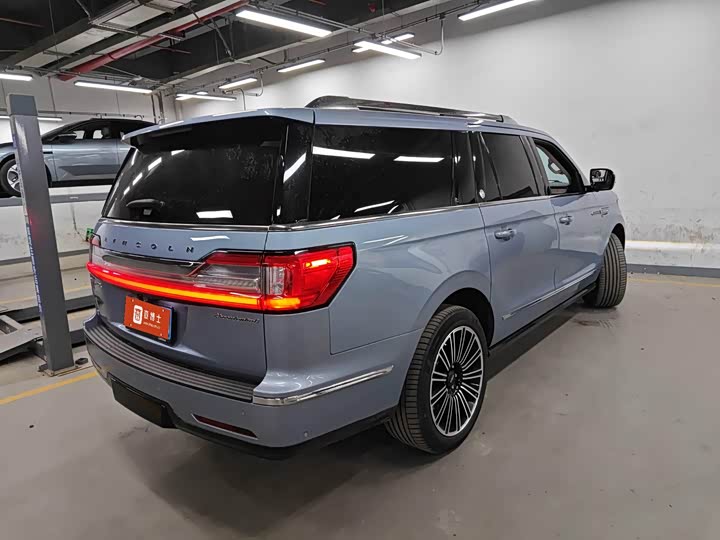 Фото 5 - Lincoln Navigator