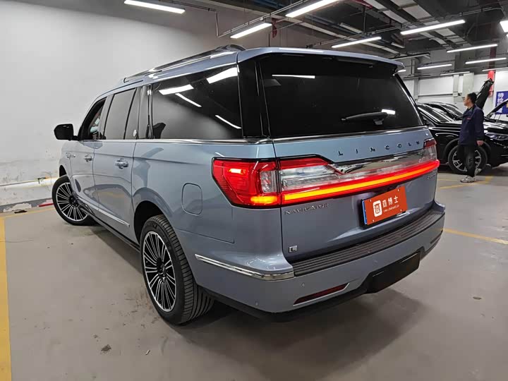 Фото 6 - Lincoln Navigator