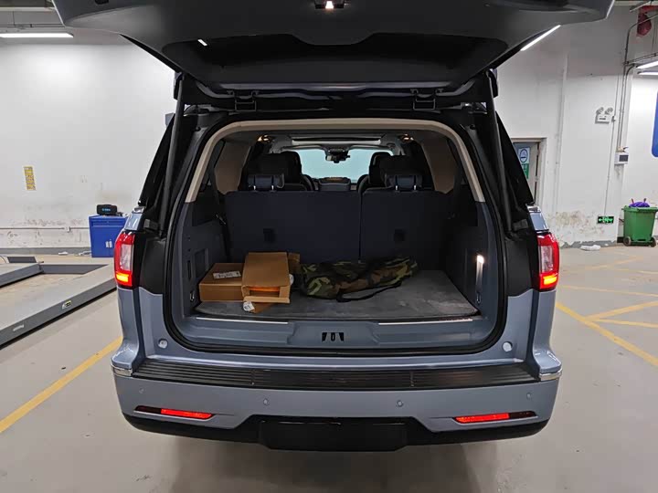 Фото 9 - Lincoln Navigator