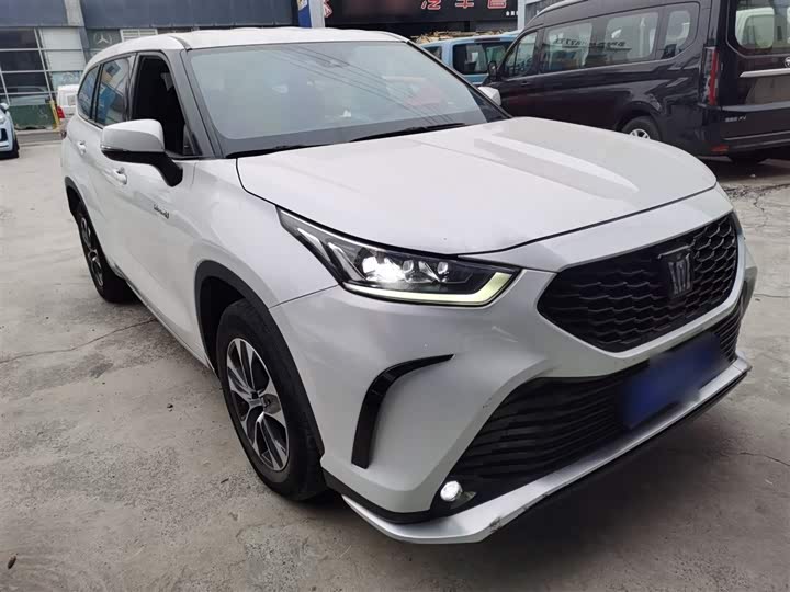 Фото 4 - Toyota Crown Kluger