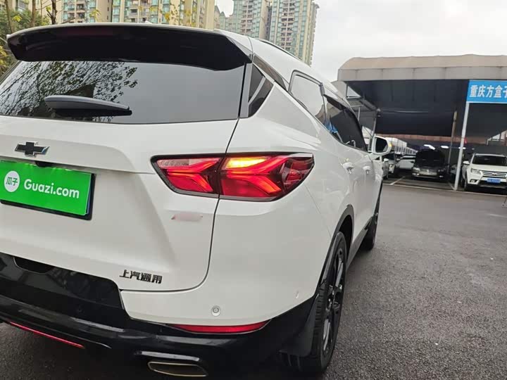 Фото 8 - Chevrolet Blazer