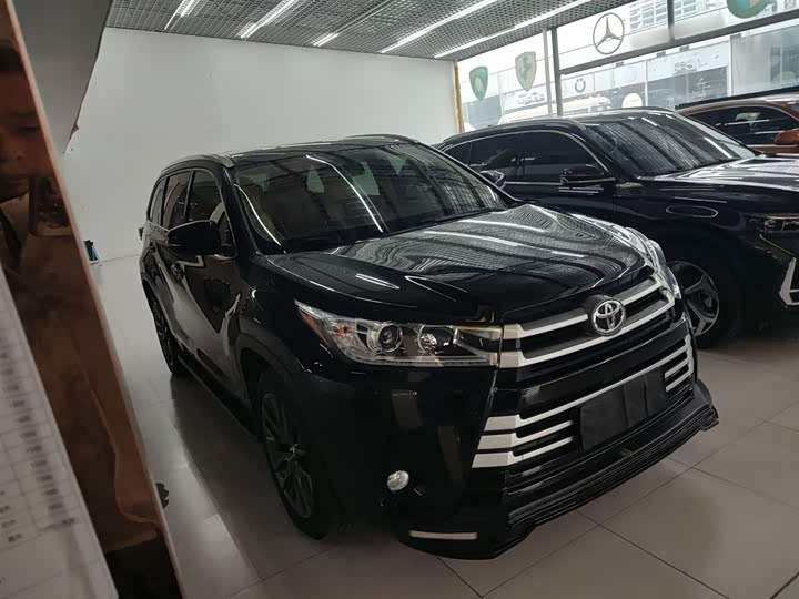 Фото 4 - Toyota Highlander