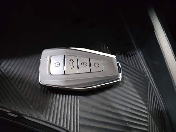 Фото 9 - Geely Coolray