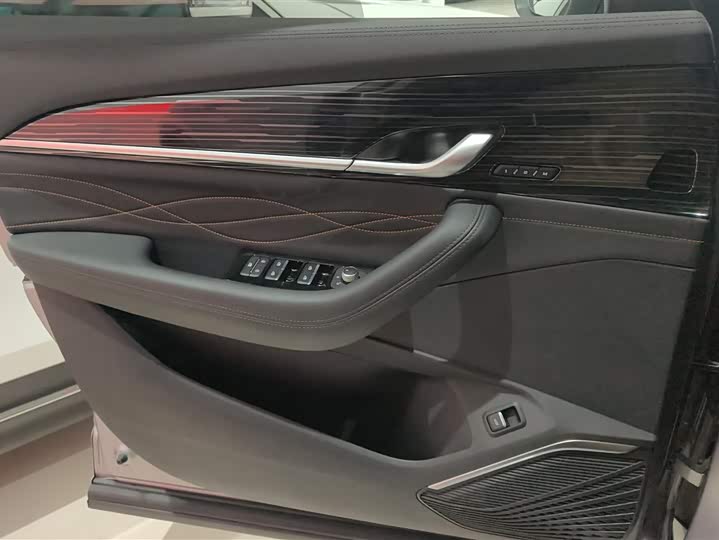 Фото 7 - Geely Monjaro