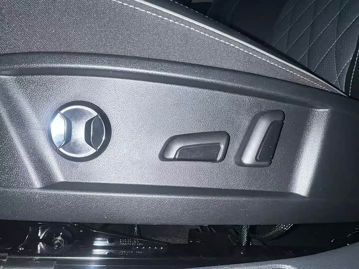 Фото 7 - Volkswagen Sagitar L