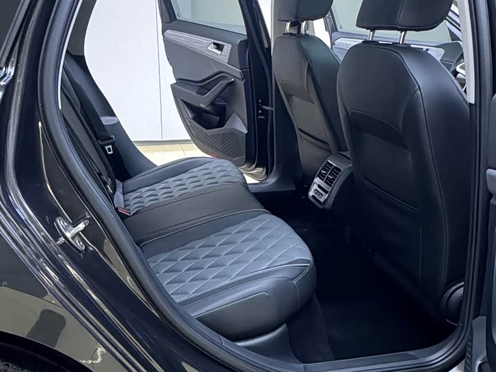 Фото 8 - Volkswagen Sagitar L