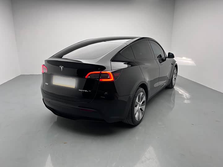 Фото 4 - Tesla Model Y