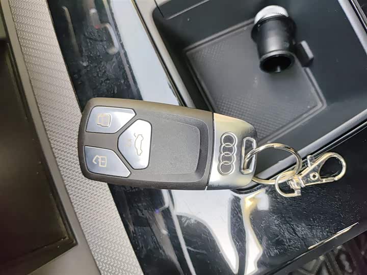 Фото 9 - Audi Q5L