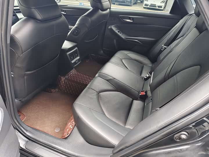 Фото 6 - Toyota Avalon