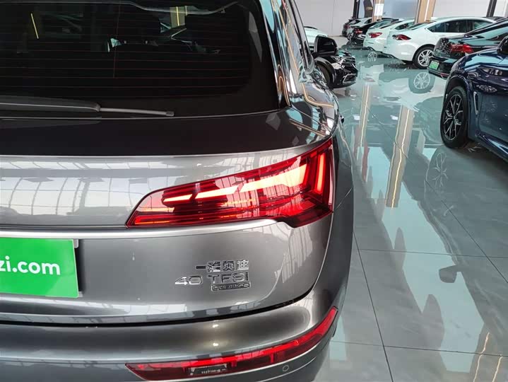 Фото 8 - Audi Q5L