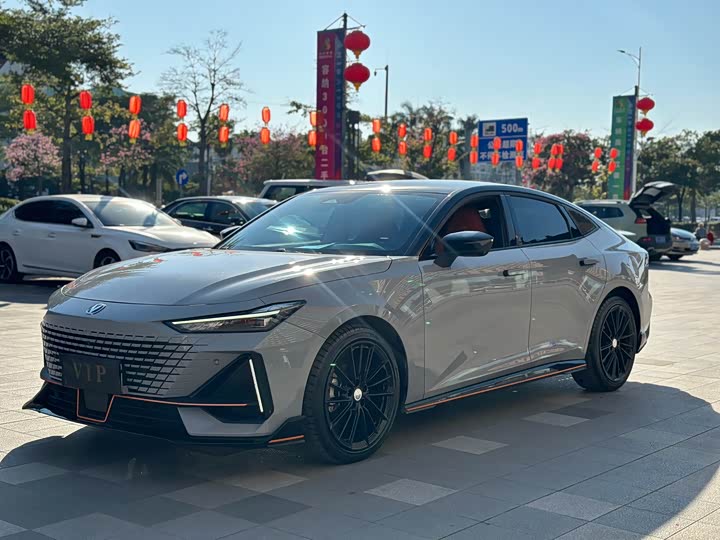 Фото 1 - Changan UNI-V